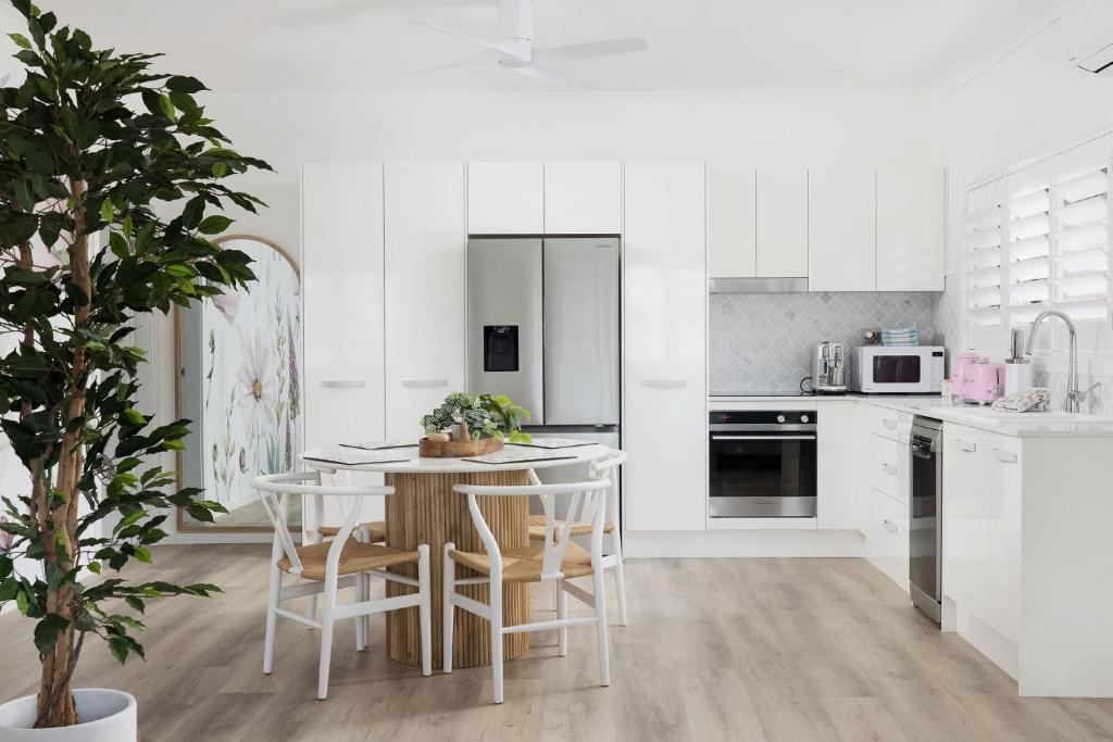 Little Beach Boutique Apartment photo 2