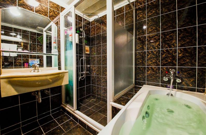 Wen Sha Bao Motel-Xinying photo 4