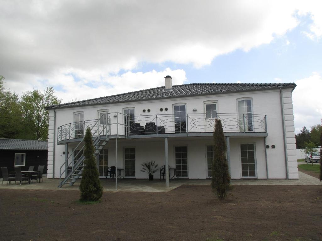 White House Hotel Apartments photo 1