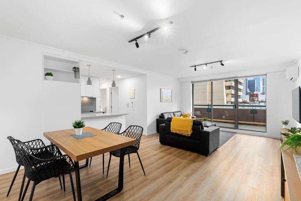 2-Bedroom Apartment in Paris End of Melbourne CBD photo 3