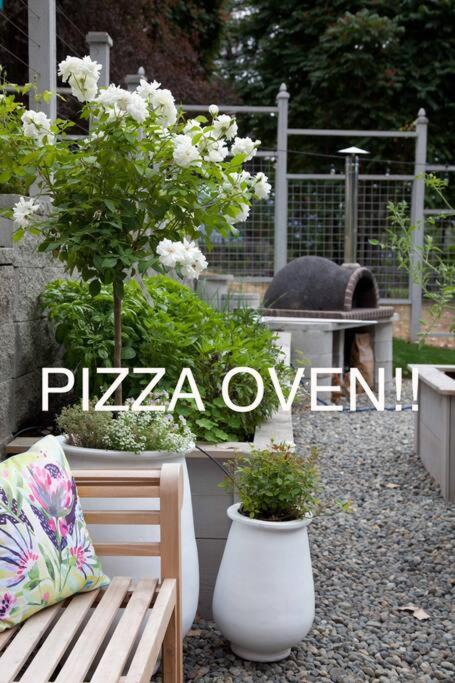 Lakeside Cottage and Garden with Wood Fired Pizza! photo 2