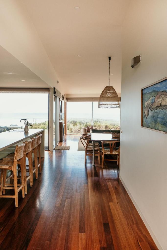 Hearns Beachside Villa 9 photo 4
