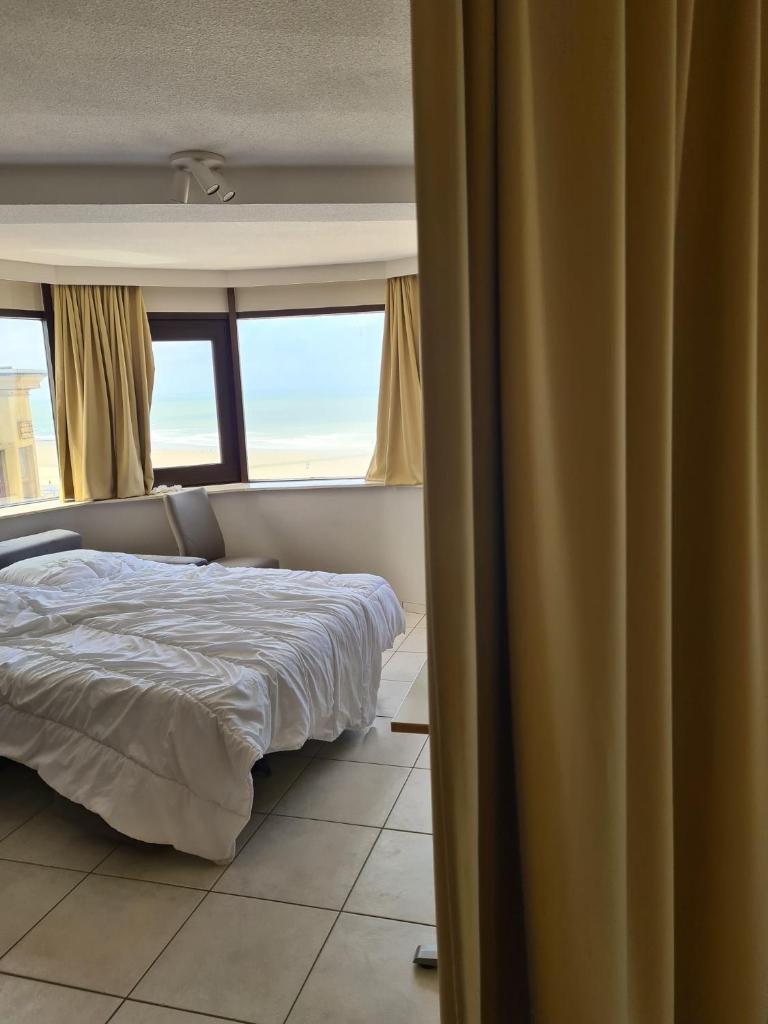 luxurious apartment with sea view photo 1