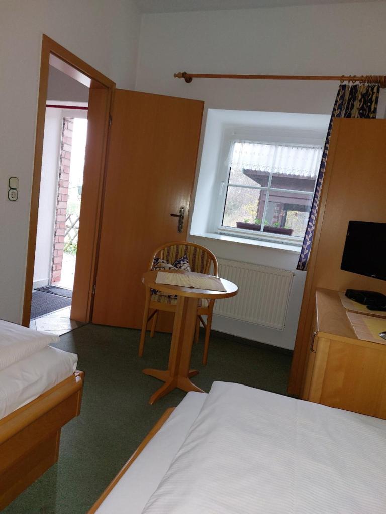 Mini-1-Raum-Apartment mit eigenem Eingang photo 1
