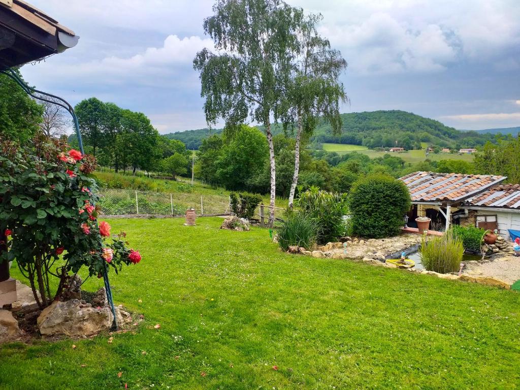 Maison de 2 chambres avec jardin clos et wifi a Arnaud Guilhem photo 1