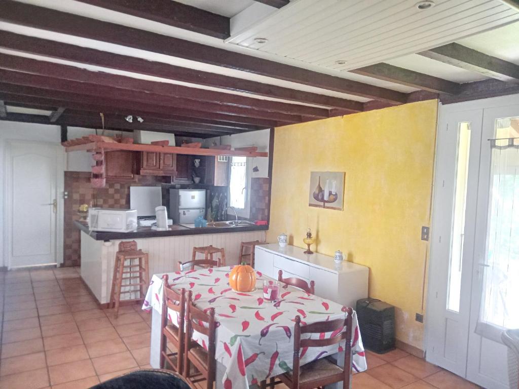 Maison de 2 chambres avec jardin clos et wifi a Arnaud Guilhem photo 2