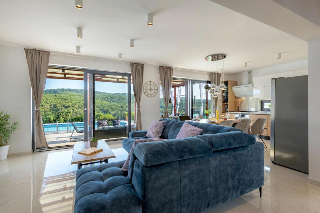 4 bedrooms villa with private pool enclosed garden and wifi at Donje Polje 5 km away from the beach photo 2