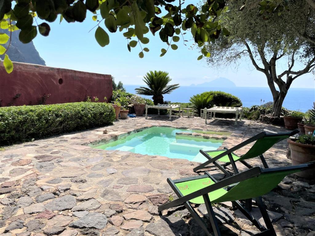 Villa La Vigna - Nella baia di Pollara, incantevole con piscina photo 3
