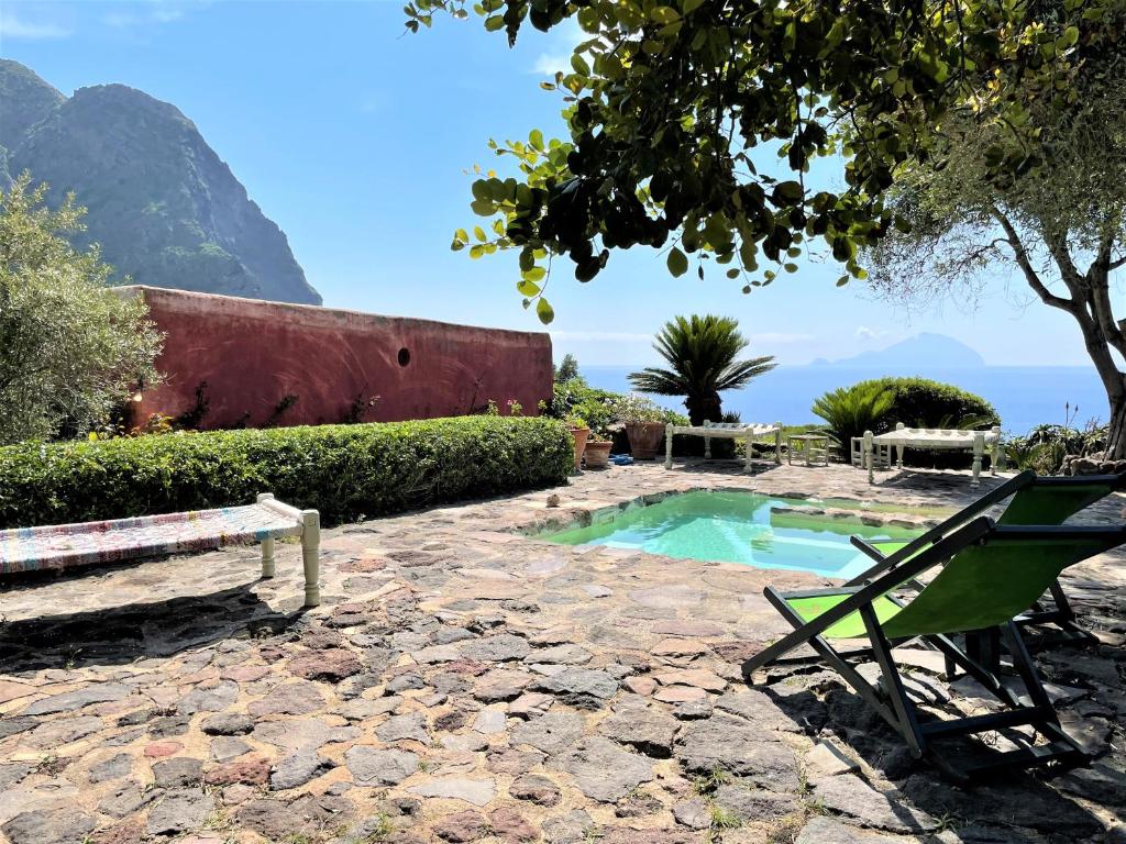 Villa La Vigna - Nella baia di Pollara, incantevole con piscina photo 2