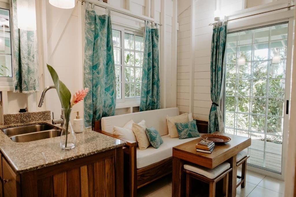 CoconutTree Bungalow of Villa Paraiso / Beachfront