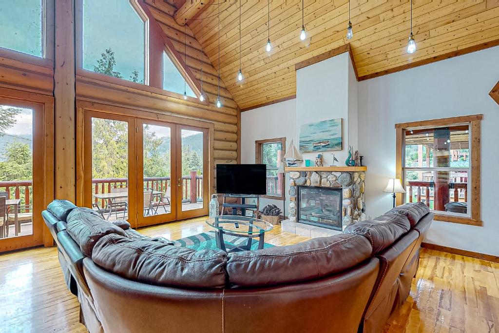 Lakeview Chalet photo 1