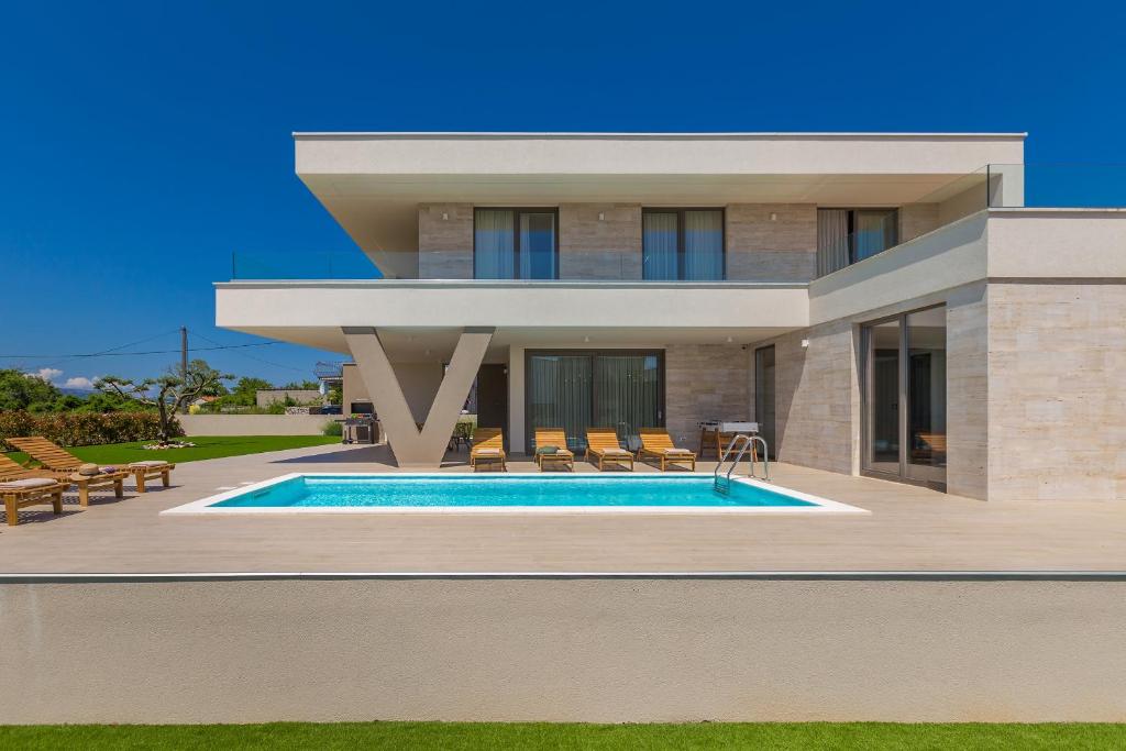 Villa VISTA with private pool and sauna photo 1