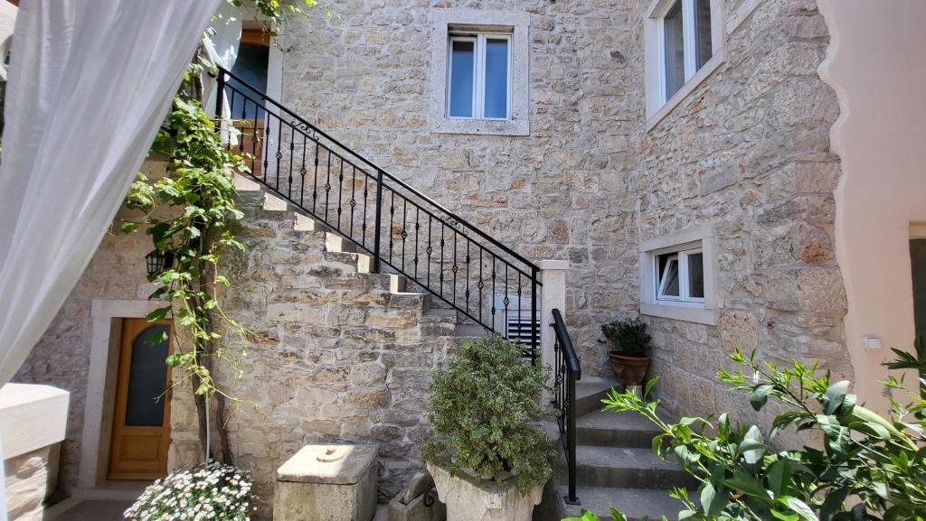 Stone House Apartments Didini Dvori Lumbarda photo 3