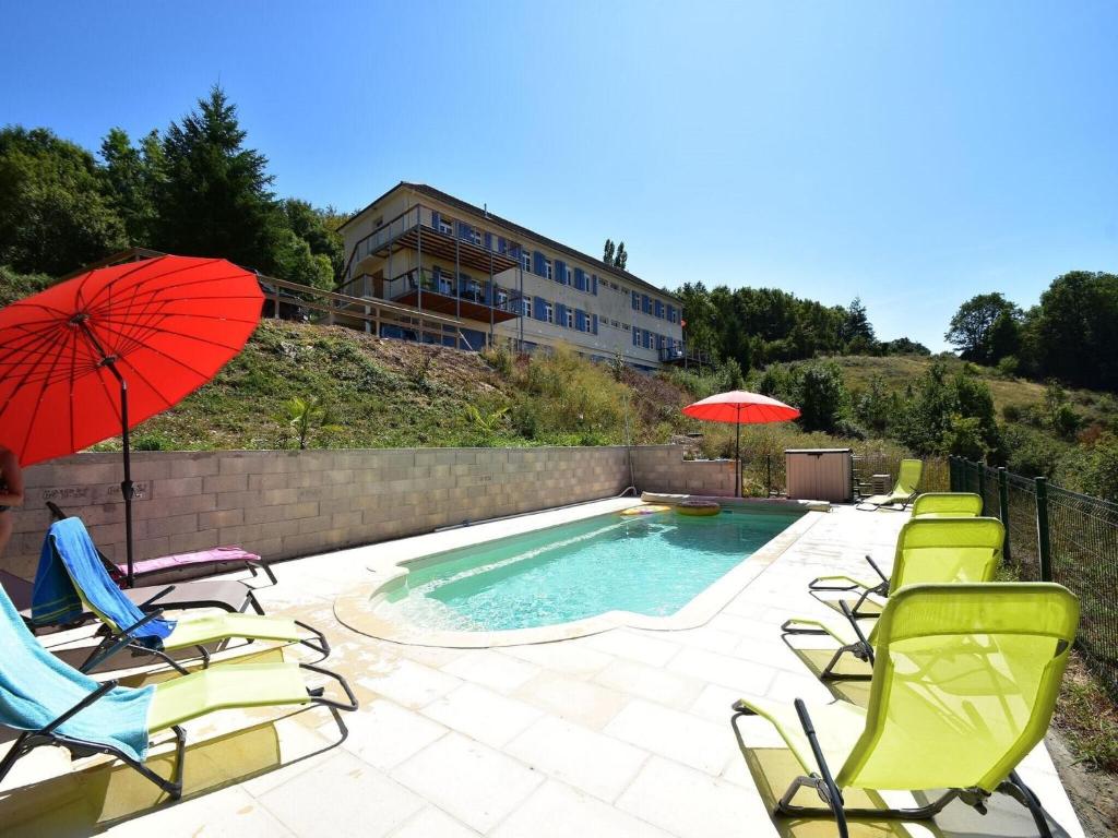 Nice holiday home in Cuzy with shared pool