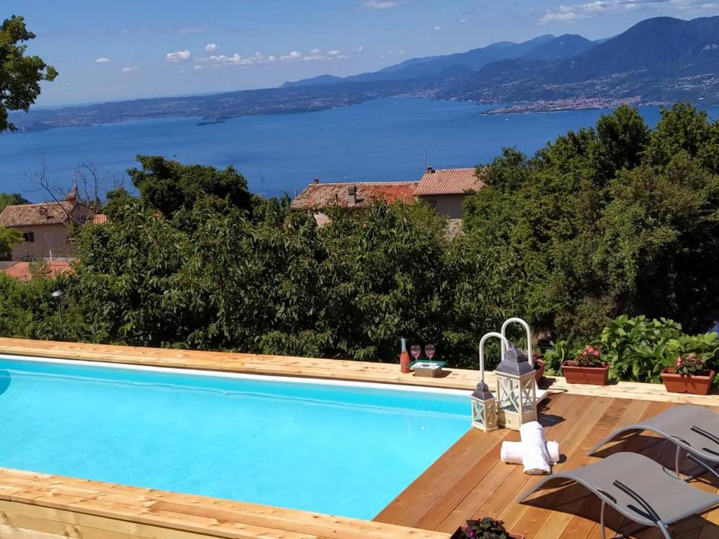sunny villa apartment photo 1