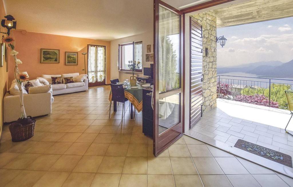 sunny villa apartment photo 4