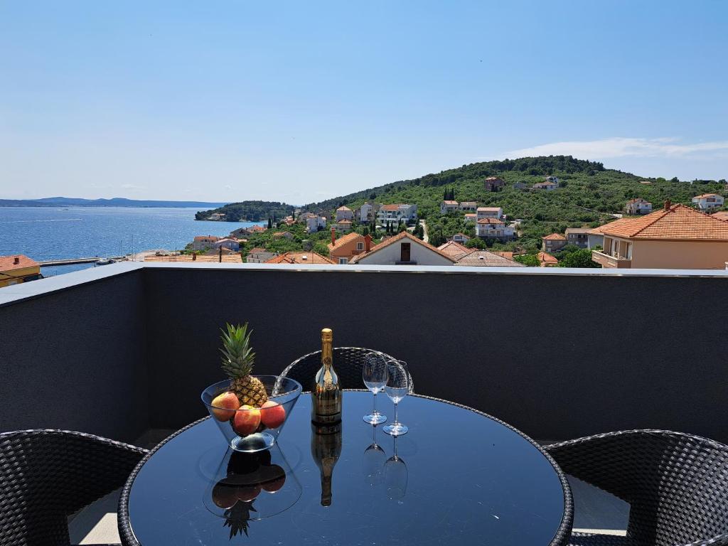 Penthouse Petra with hot tub photo 4