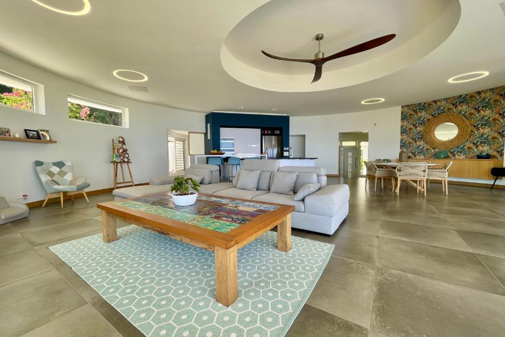 Villa Menemene one of a kind place in Tahiti