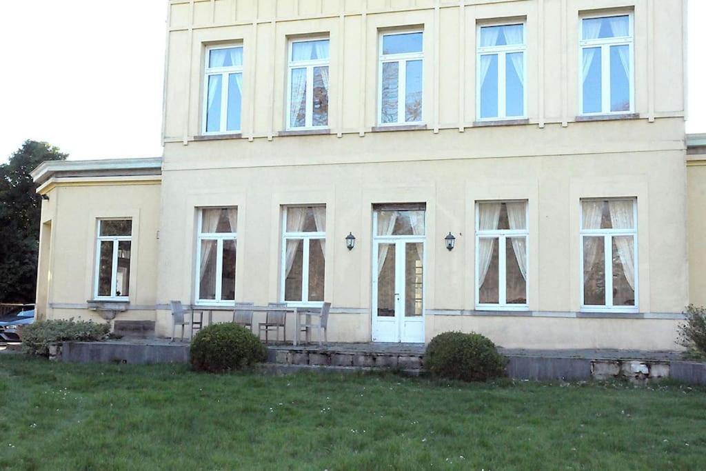 Petit château à la campagne. photo 2