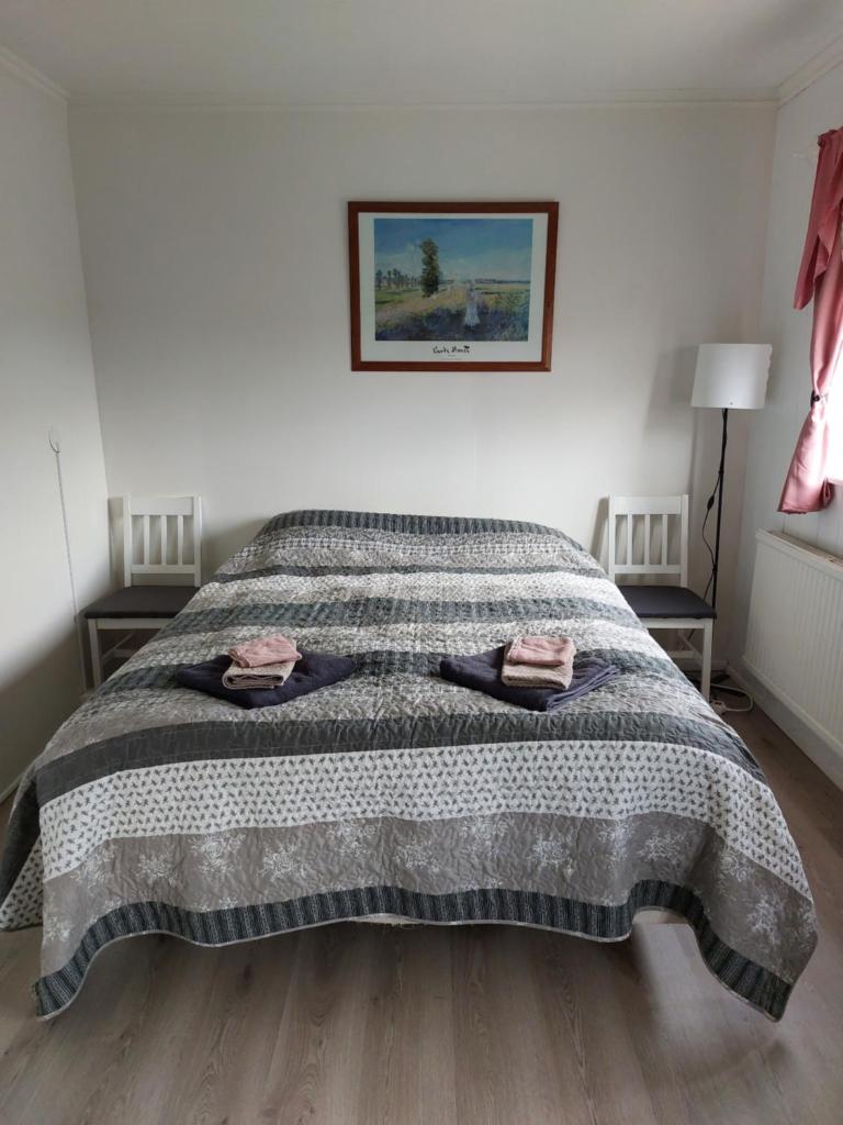 The red house near the sea photo 4