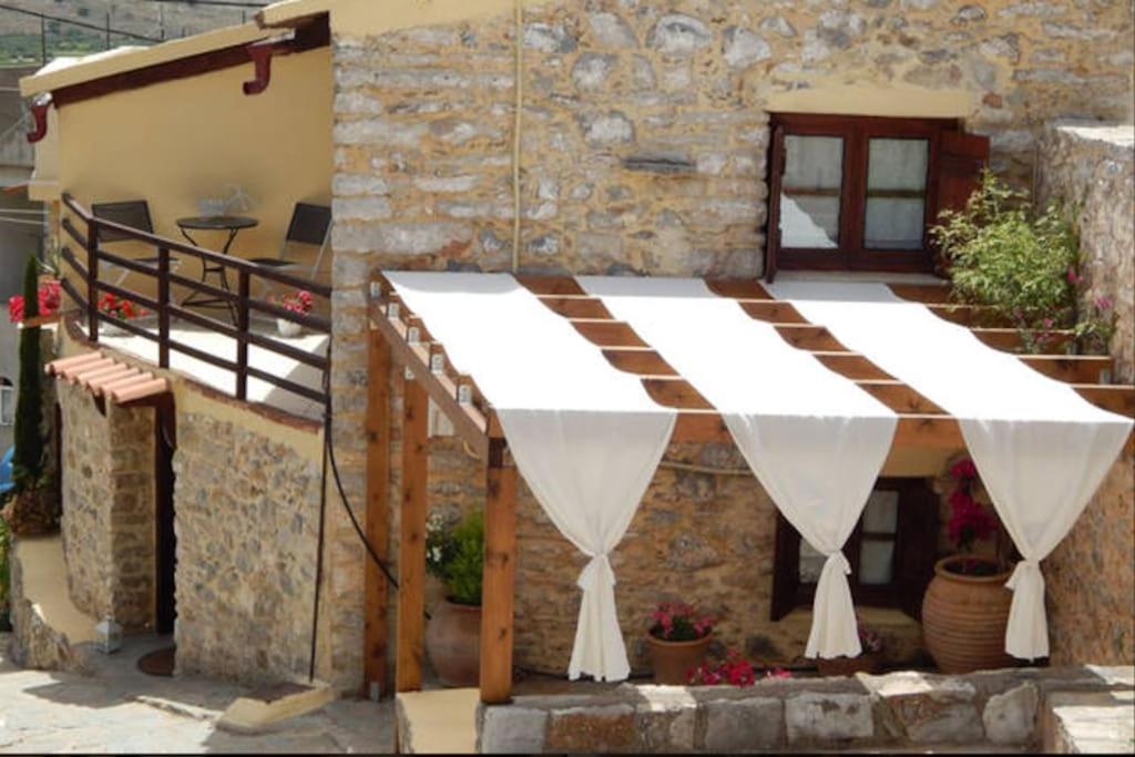 Traditional stone house camari photo 1