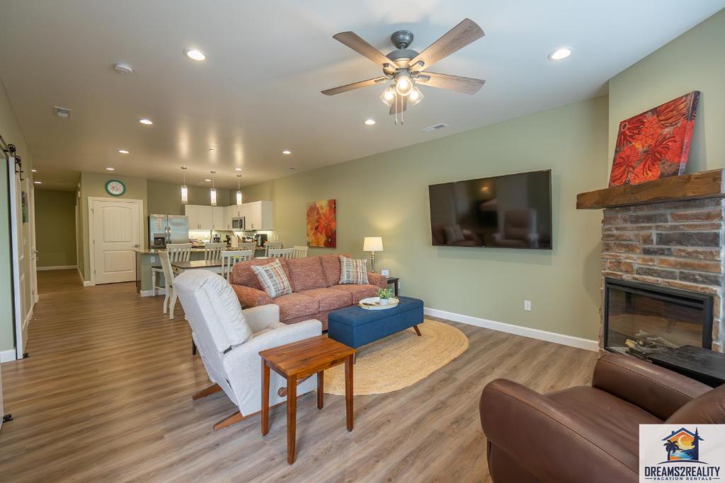 NEW BUILD - Luxury 3BR Walk-In with Resort Amenities - FREE TICKETS INCLUDED - FHG-107