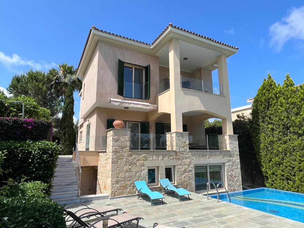 Amoroza Beach Villa