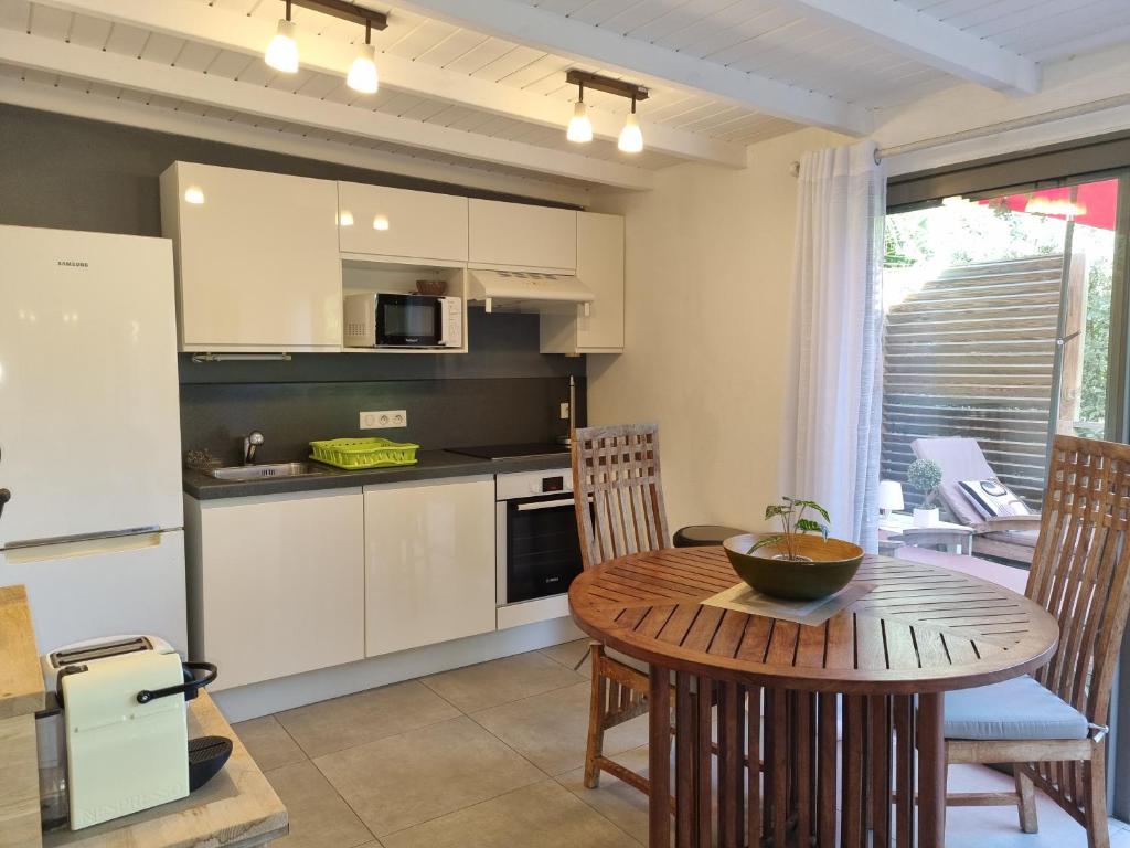 Appartement au coeur d'Orient Bay avec terrasse jardin Jacuzzi et citerne photo 3