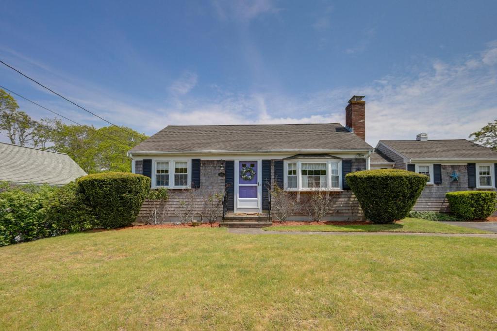 Cape Cod Vacation Rental Beach Home with Yard photo 2