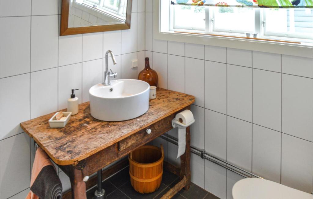 Nice Home In Eskilstuna With Sauna And 4 Bedrooms photo 3