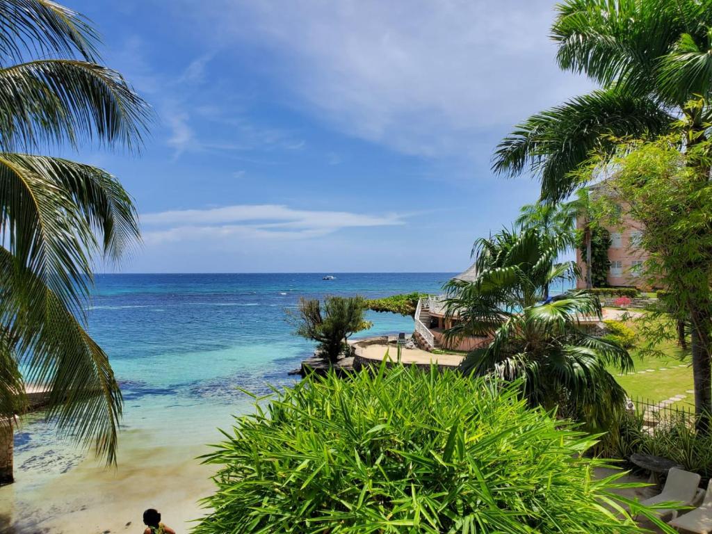 Crystal Cove Oceanfront/ 2 bedroom Condo photo 1