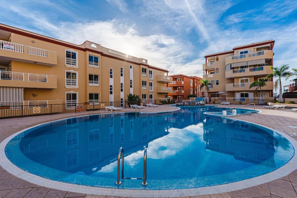 Apartment with Heated Pool in Callao Salvaje photo 3