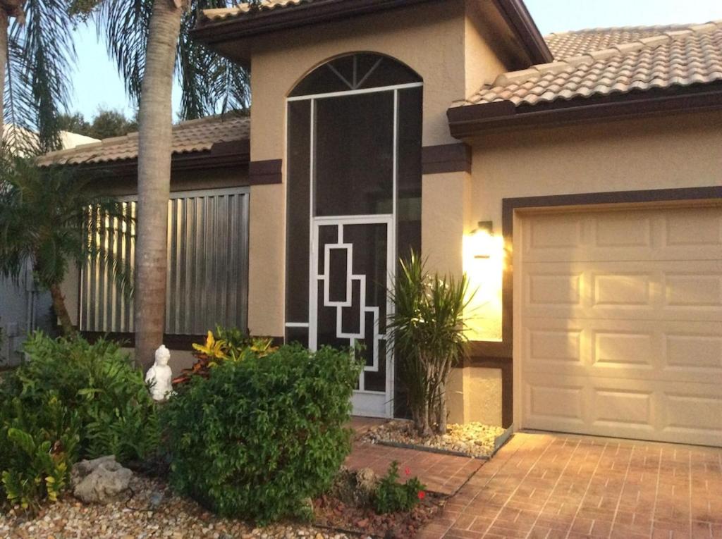 Beautiful furnished 3 BR home, pool, clubhouse access - if interested, please provide your name, contact info