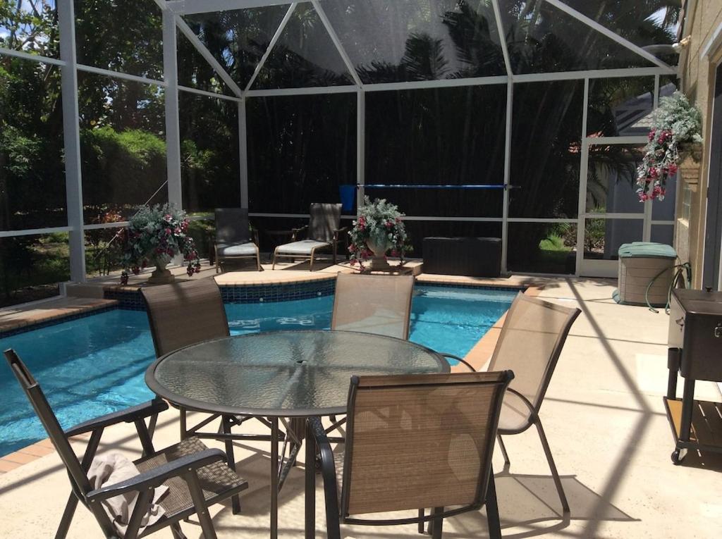 Beautiful furnished 3 BR home, pool, clubhouse access - if interested, please provide your name, contact info photo 4