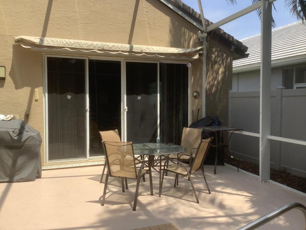 Beautiful furnished 3 BR home, pool, clubhouse access - if interested, please provide your name, contact info photo 3