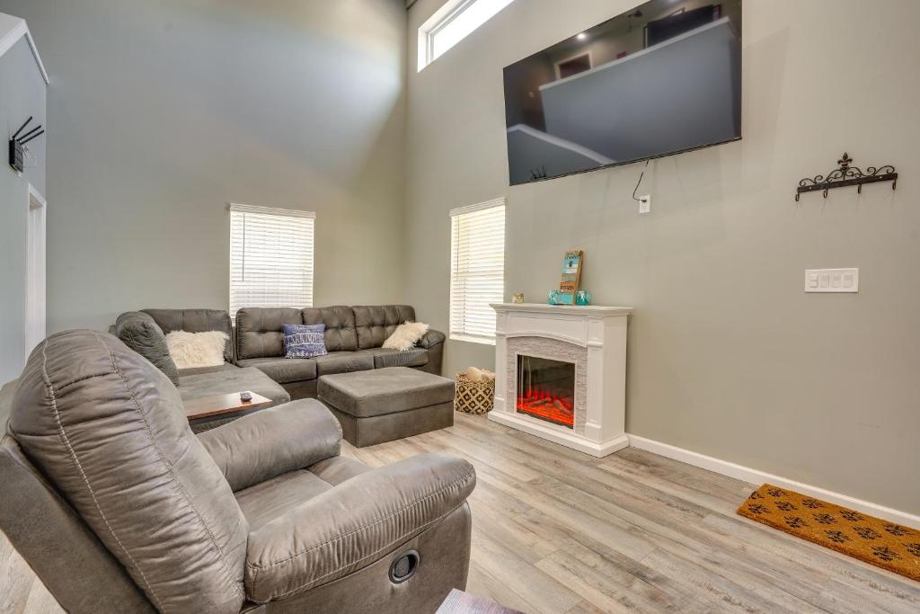 Waterfront Buckeye Lake Vacation Rental with Hot Tub photo 1