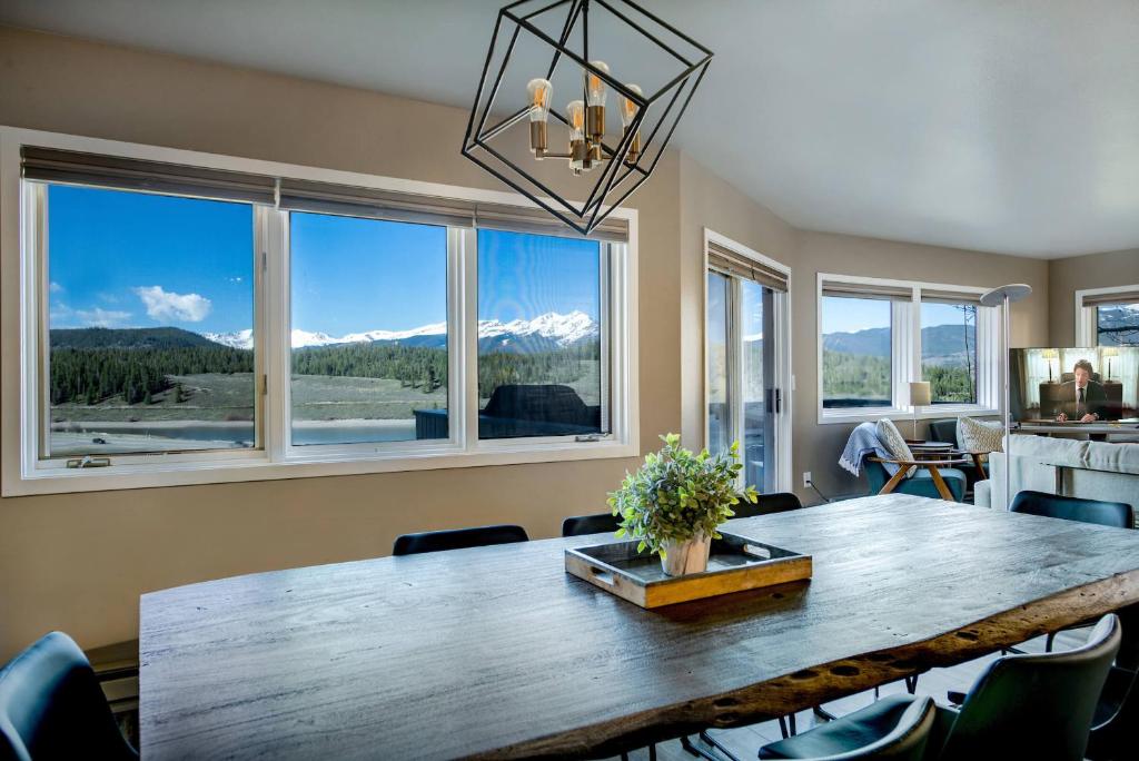 Lake Dillon Retreat Townhome Panoramic Lake Mountain Views photo 1