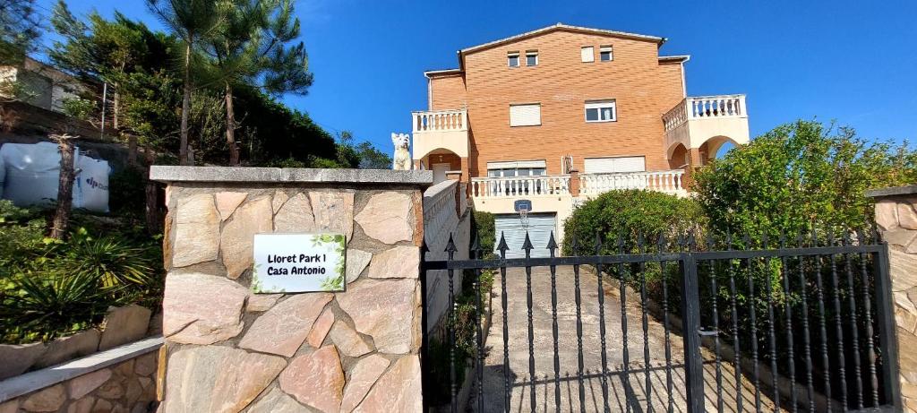 Bravaholidays-Lloret Park photo 2