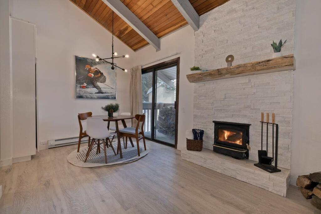 Spring into our Brand New Modern Mammoth Cabin! photo 4