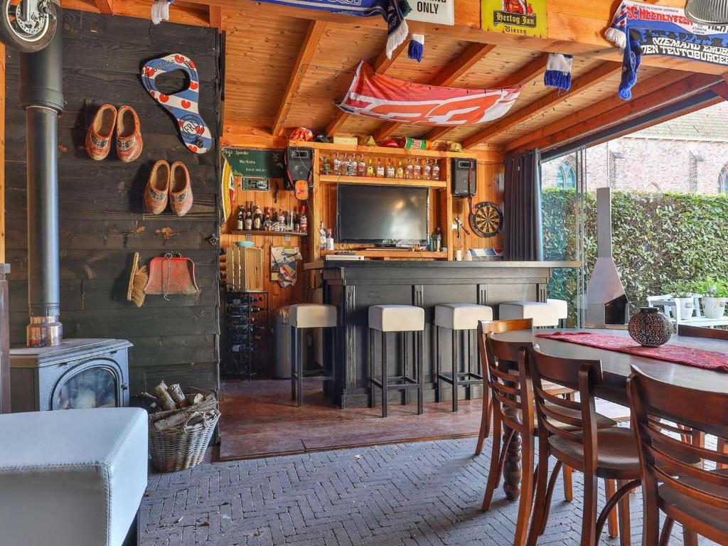 Characteristic house with wellness in Augustinusga photo 4