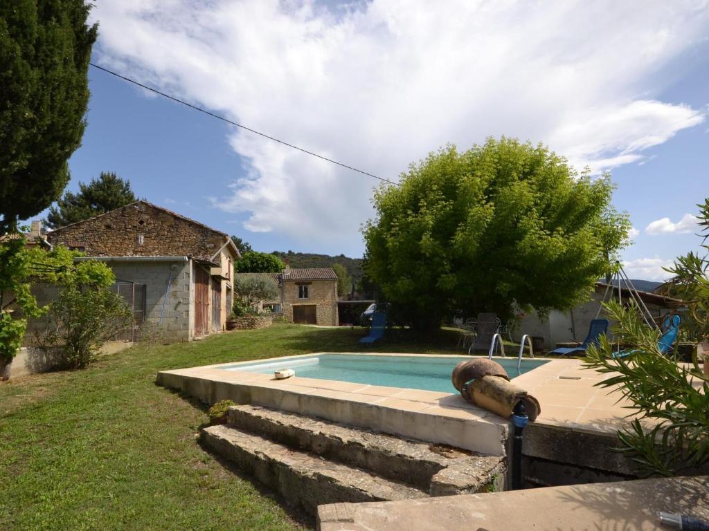 Flat with private pool in the heart of nature