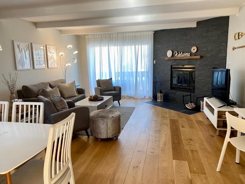 Mountain view fully renovated 6-8 people condo photo 4