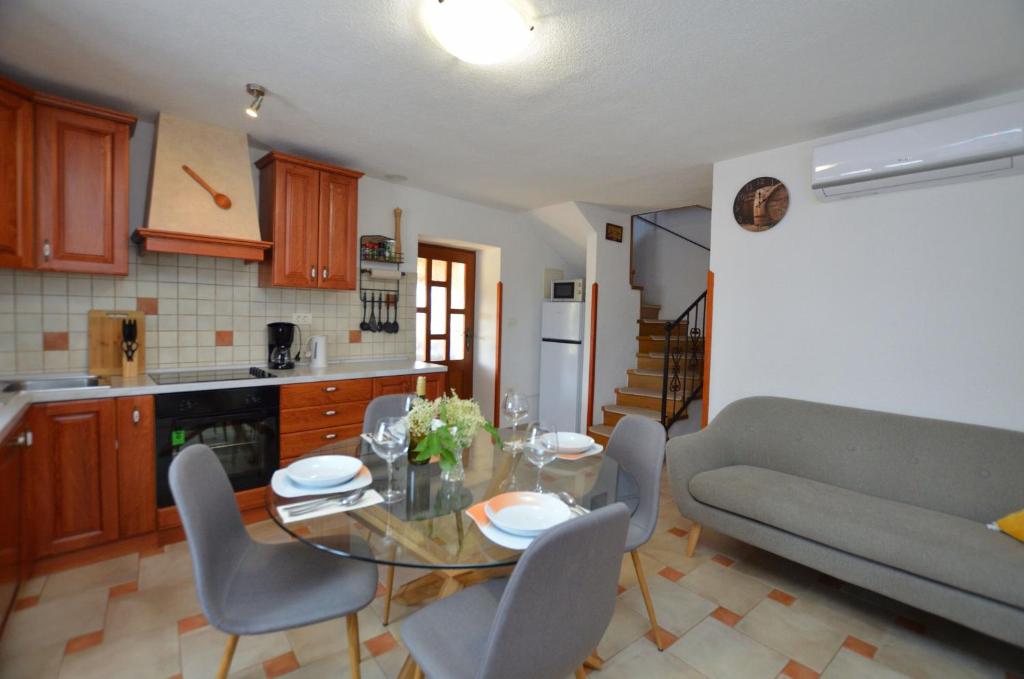 House Marie photo 2