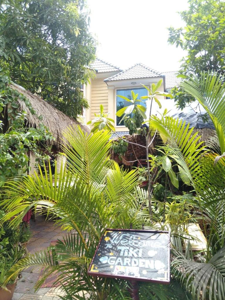 Tiki garden photo 3