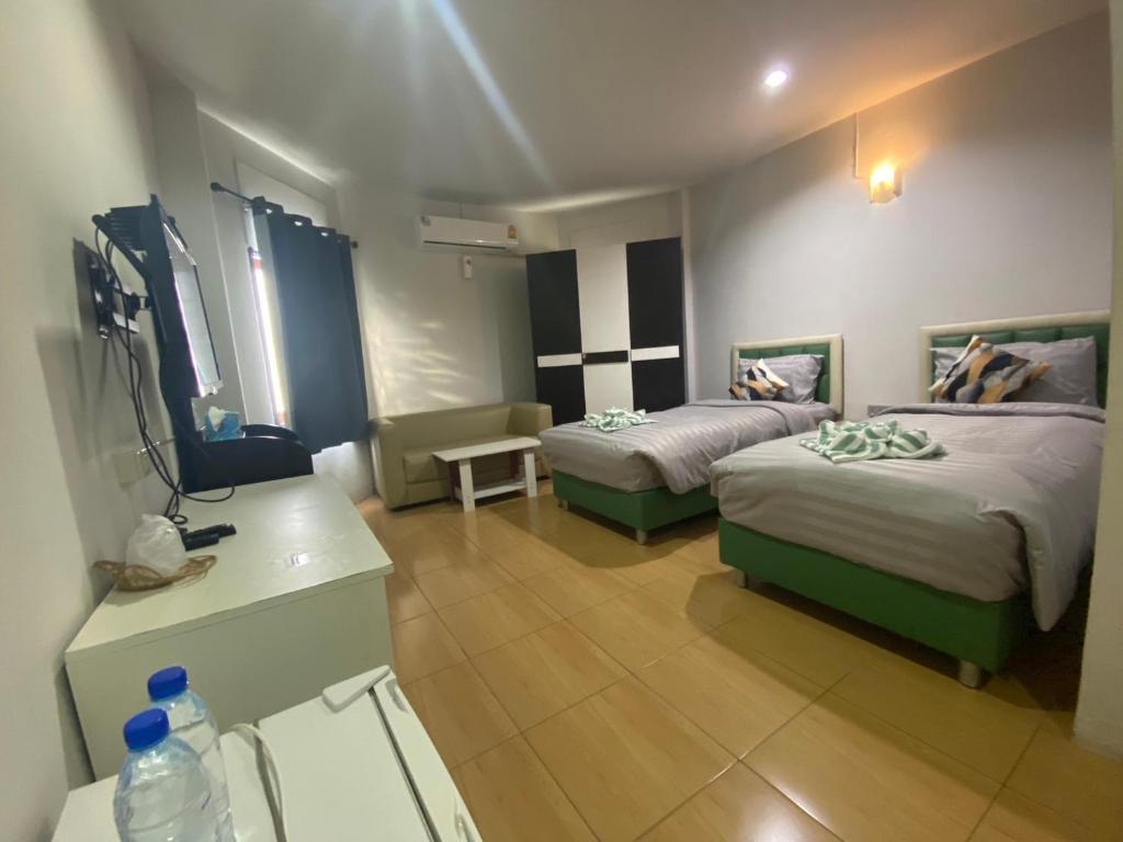 Alongkorn hotel by SB photo 1