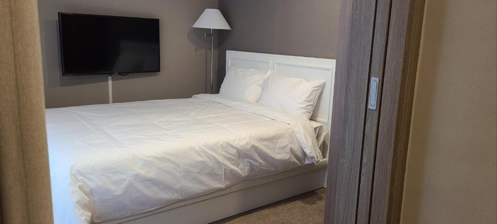 Elbon The Stay