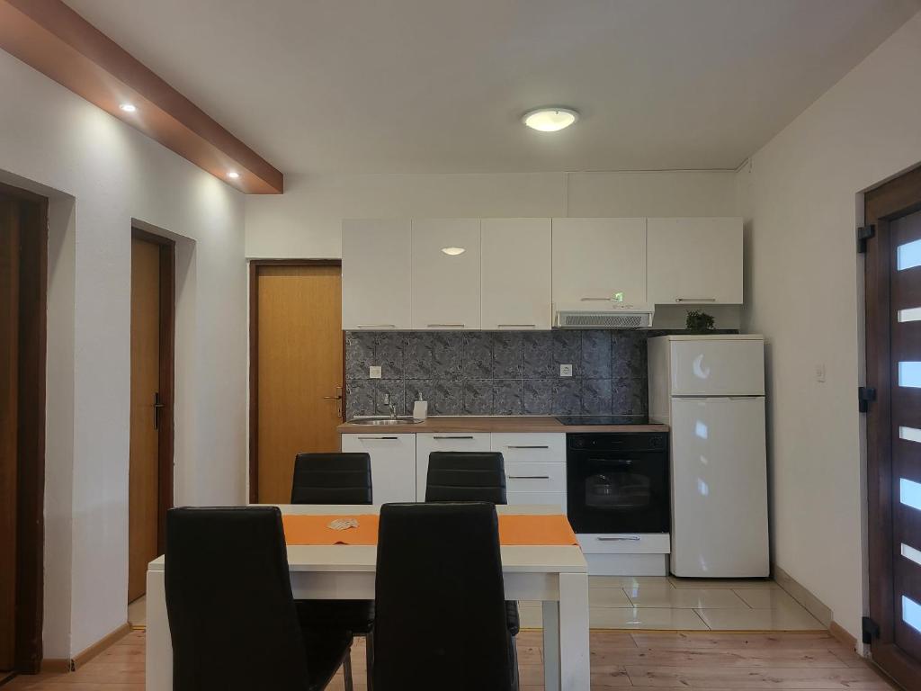 Apartments Lola photo 4