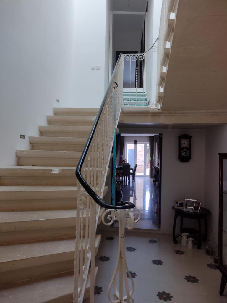 The Luxury Home - Next to airport! photo 1