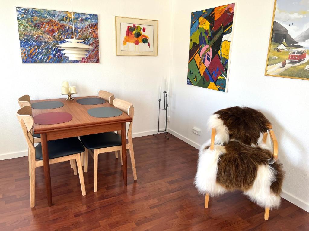 Cosy apartment near beach, marina & city centre photo 2