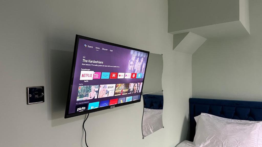 Homestay in Walsall - Tap to explore photos